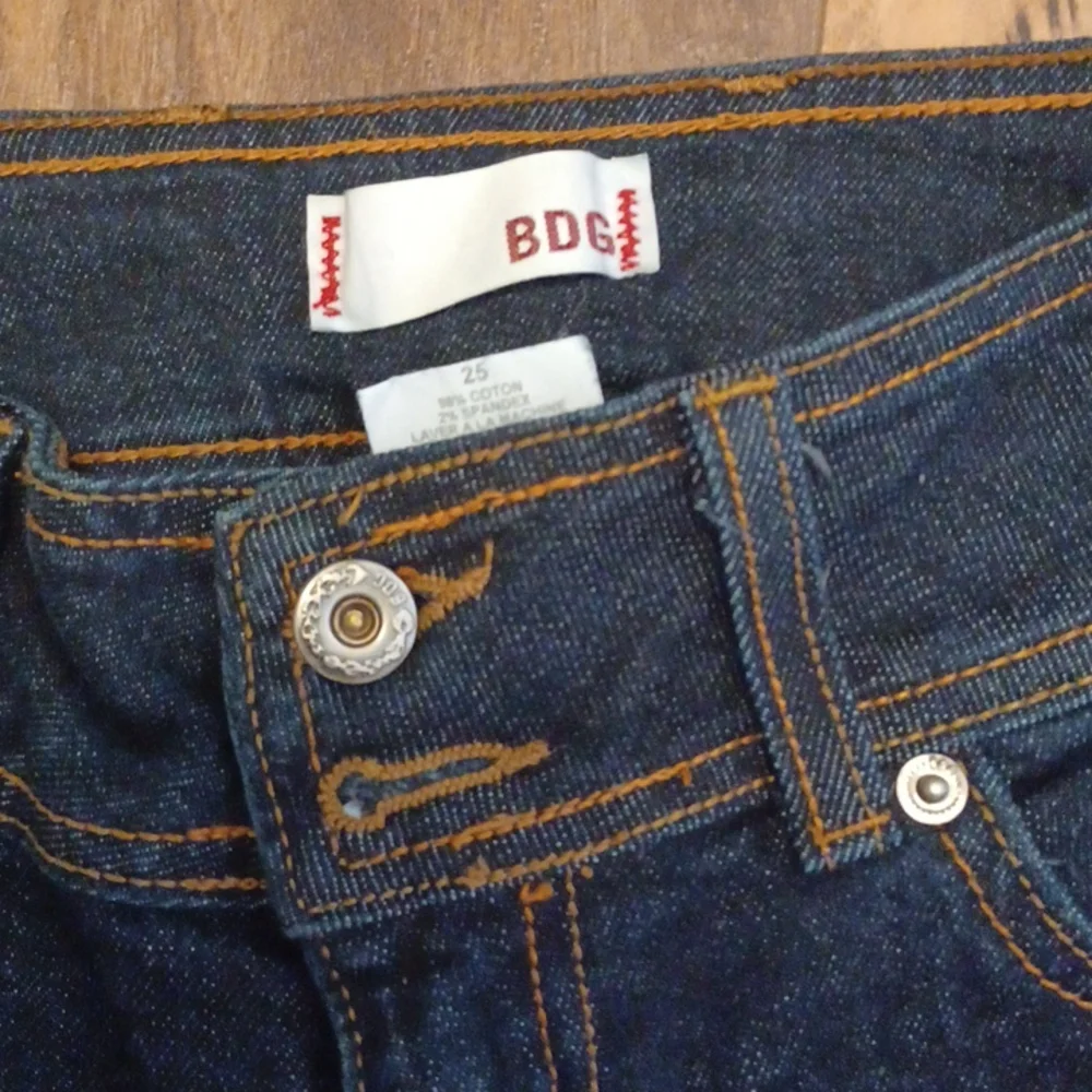 BDG Jeans Size 25 98% Cotton 2% Spandex Made U.S.A. Dark Blue Flare Jean - Picture 3 of 12